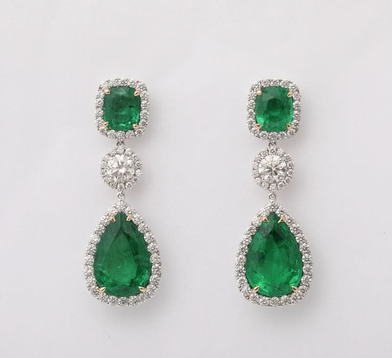 Exquisite 15 Carat Emerald and Diamond 18k White Gold Drop Earrings