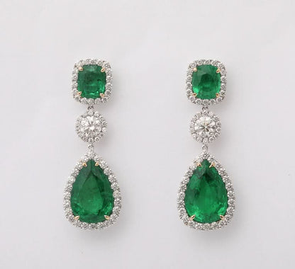 Exquisite 15 Carat Emerald and Diamond 18k White Gold Drop Earrings