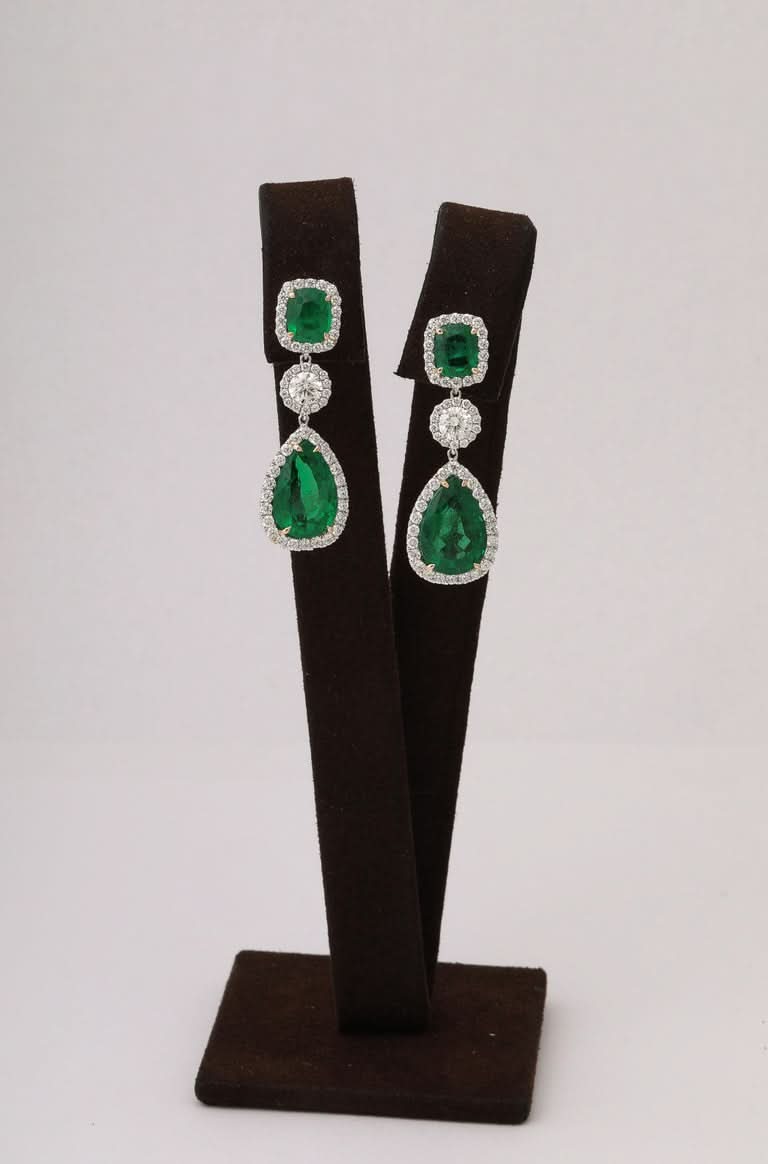 https://a.1stdibscdn.com/emerald-and-diamond-drop-earrings-for-sale-picture-3/j_415/j_229928921717078772072/2P6A1496_master.jpg?width=768
