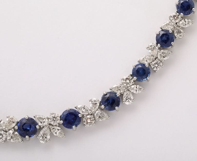 Exquisite 38 Carat Blue Sapphire and Diamond Platinum Choker Necklace