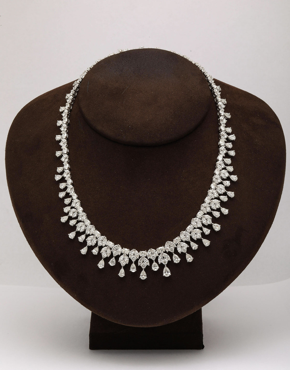 https://a.1stdibscdn.com/diamond-necklace-for-sale-picture-2/j_415/j_229930321717079668064/2P6A1565_master.jpg