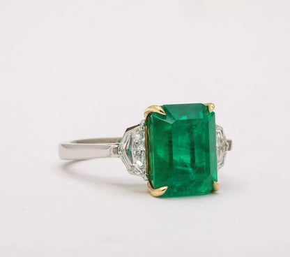 https://a.1stdibscdn.com/colombian-vivid-green-emerald-ring-for-sale-picture-7/j_415/j_237617321723470407922/2P6A2124_master.jpg?width=768