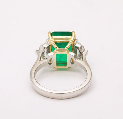 https://a.1stdibscdn.com/colombian-vivid-green-emerald-ring-for-sale-picture-11/j_415/j_237617321723576585591/IMG_8156_master.jpg?width=768