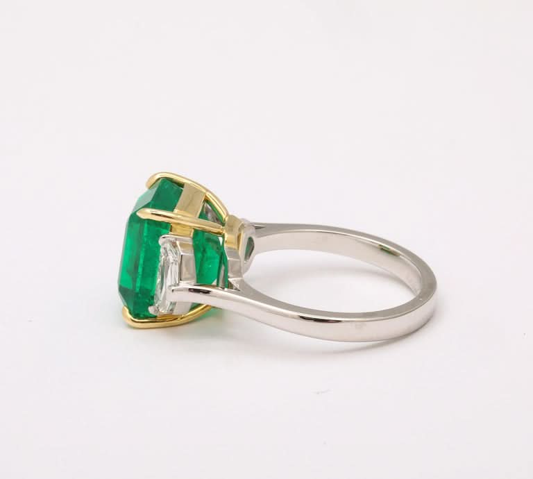 Colombian Vivid Green 6.97 Carat Emerald and Diamond Platinum Ring