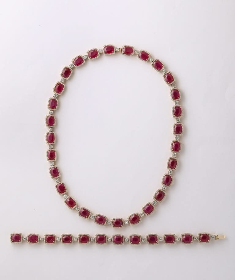 Exquisite 29.36ct Burma Ruby and Diamond 14k Gold Bracelet