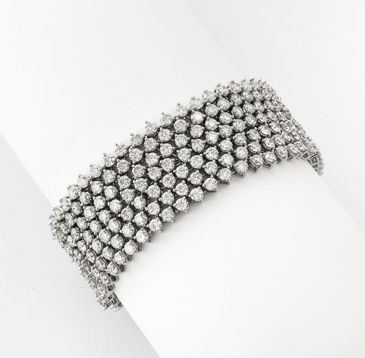 https://a.1stdibscdn.com/diamond-bracelet-for-sale-picture-7/j_415/j_278656221763050912401/2P6A4386_master.jpg