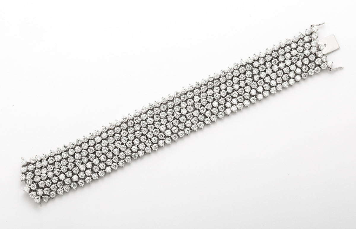 Exquisite 36.25ct Brilliant Round Diamond 18k White Gold Mesh Bracelet