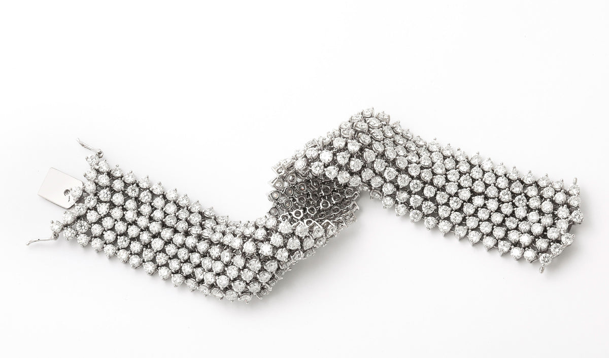 Exquisite 36.25ct Brilliant Round Diamond 18k White Gold Mesh Bracelet