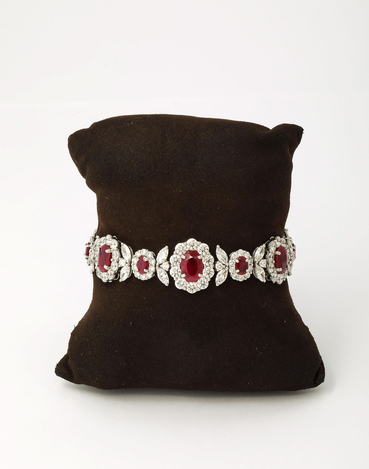 https://a.1stdibscdn.com/ruby-and-diamond-bracelet-for-sale-picture-3/j_415/j_278657921763051936293/2P6A4408_master.jpg