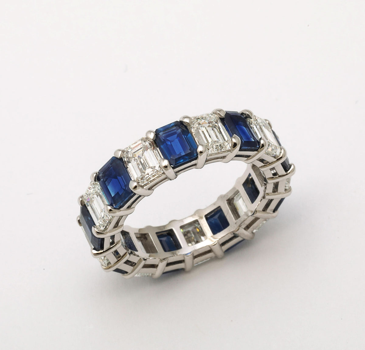 https://a.1stdibscdn.com/blue-sapphire-and-diamond-band-for-sale-picture-3/j_415/j_278658621763052297048/2P6A4441_master.jpg