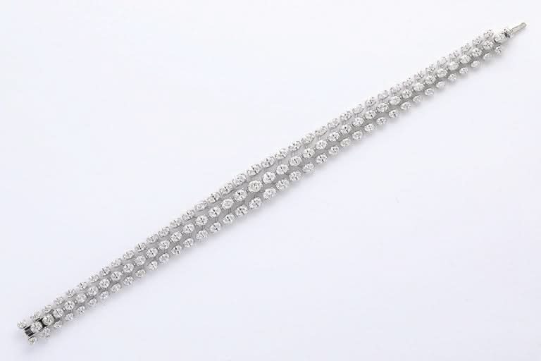 https://a.1stdibscdn.com/three-row-oval-diamond-bracelet-for-sale-picture-3/j_415/j_262309421747144390410/2P6A4465_master.jpg?width=768