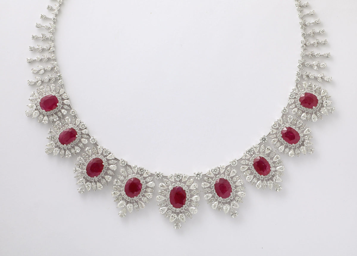 Luxurious 33 Carat Intense Red Ruby Diamond 18k Gold Choker