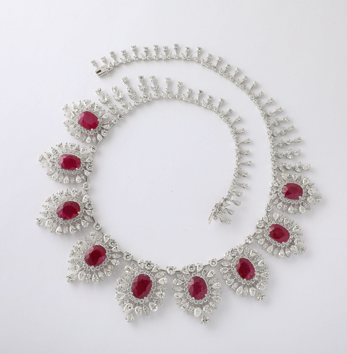 Luxurious 33 Carat Intense Red Ruby Diamond 18k Gold Choker