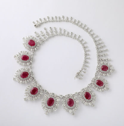 Luxurious 33 Carat Intense Red Ruby Diamond 18k Gold Choker