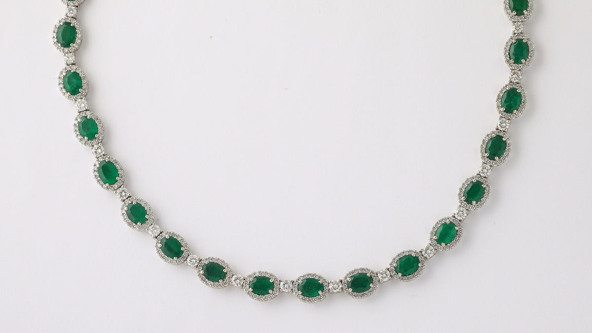 https://a.1stdibscdn.com/emerald-and-diamond-necklace-for-sale-picture-5/j_415/j_278659821763053312502/2P6A4529_master.jpg