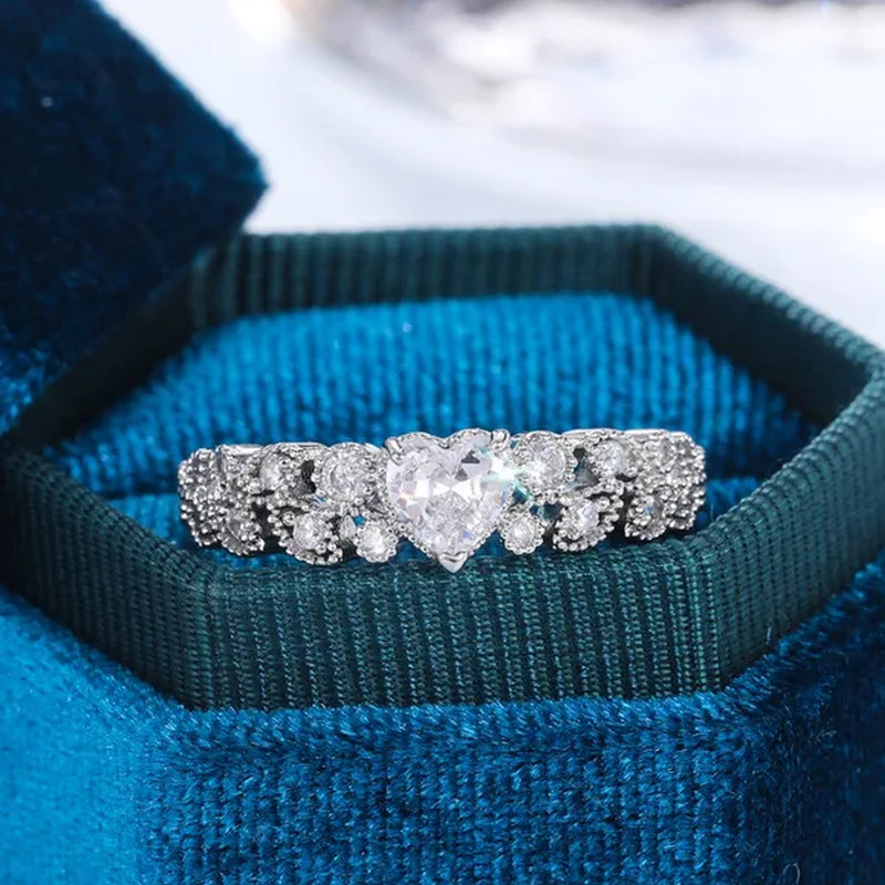 Exquisite Heart Shape White Sapphire Silver Plated Lab Diamond Ring for Women Romantic Wedding Eternity Jewelry Lover Birthday Gift