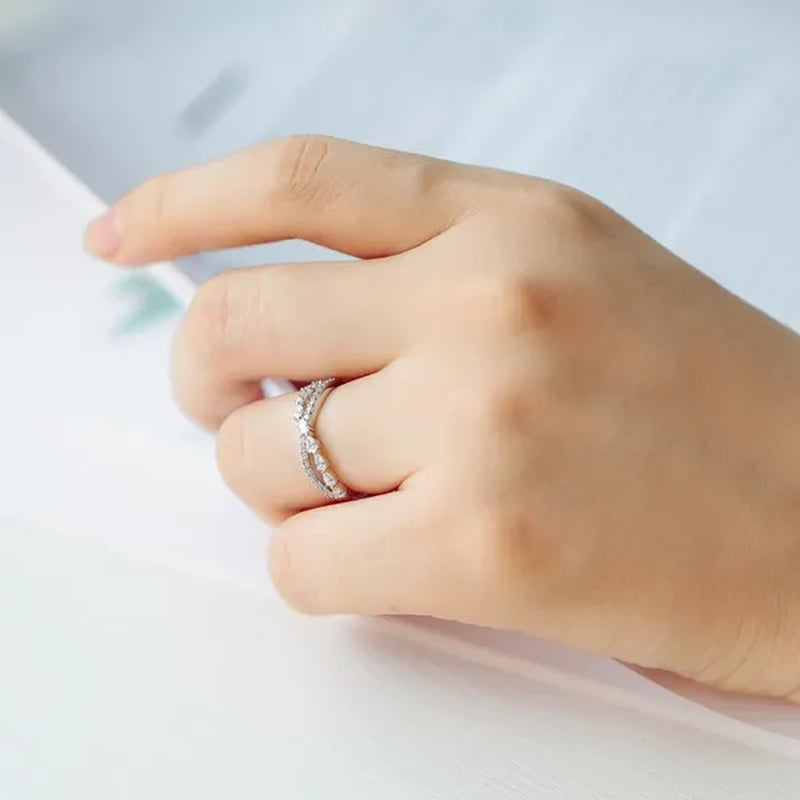 Luxury Twist Rings for Women Fashion 925 Silver Jewelry White Pear Shape Crystal Zircon Ring Elegant Female Engagement Wedding Party Accessories Anniversary Gift