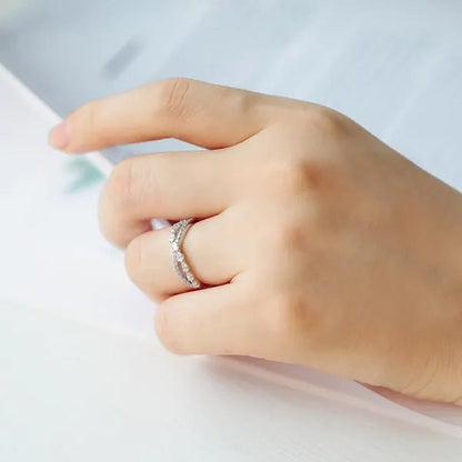 Luxury Twist Rings for Women Fashion 925 Silver Jewelry White Pear Shape Crystal Zircon Ring Elegant Female Engagement Wedding Party Accessories Anniversary Gift