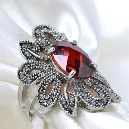 Hot Europe and the United States Retro Hollow-Out Flowers Ruby Ring Boutique Jewelry 2017 New