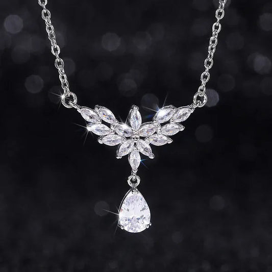 Luxury Gorgeous Silver Plated Engagement Wedding Teardrop Pendant Necklace Moissanite Lab Diamond Charm Necklace for Women Romantic Bridal Neckalce Banquet Jewelry Gift