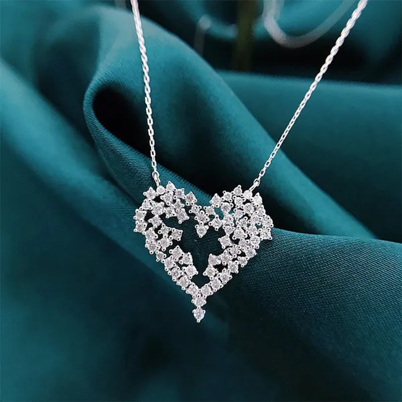 Fashionable Heart Pendant Necklace Crystal Charm Necklace Silver Plated Delicate Clavicle Necklace for Women Lovers Valentine Gift Proposal Wedding Banquet Vintage Jewelry