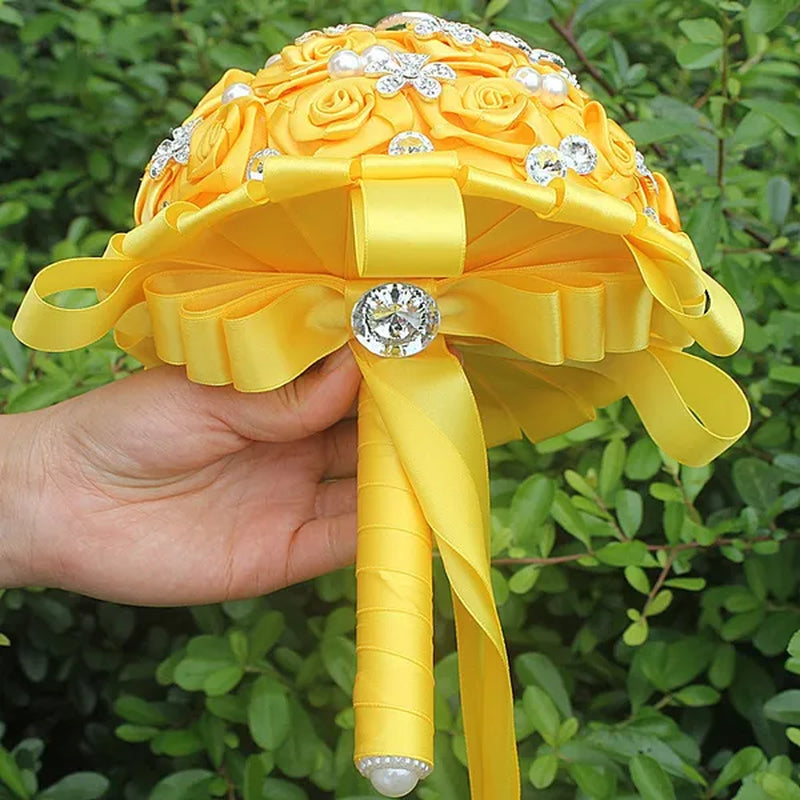 Customized Gold Yellow Silk Rose Wedding Bouquet Diamond Pearl Brooch Bride Bouquet Ribbon Bridesmaid Bouquet Wedding Simulation Flower