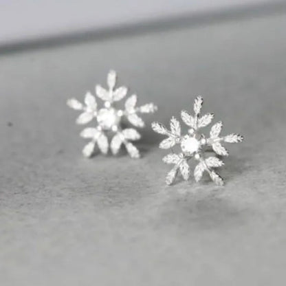 Exquisite Silver Plated Diamond White Snowflake Elegant Ladies Stud Earrings for Women Fashion Sterling Silver Earrings Jewelry