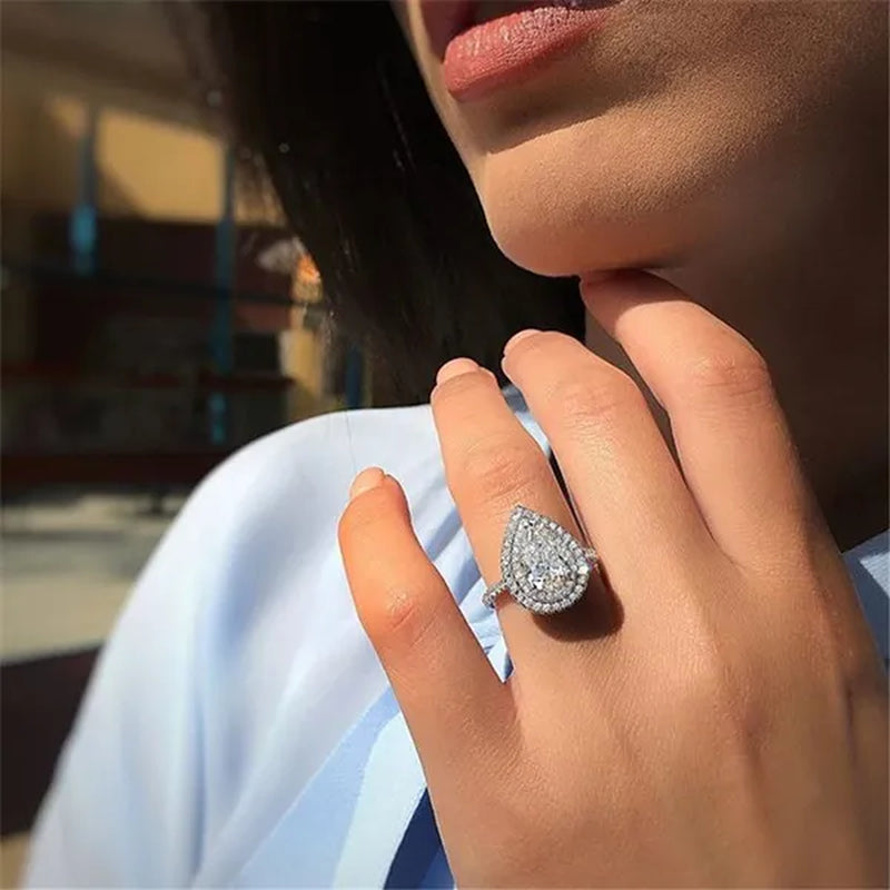 Luxurious 3.76CT Pear Cut Moissanite White Sapphire Lab Diamond Ring Sparkling Women Silver Plated Gemstone Rings Proposal Bride Engagement Wedding Rings Fashion Jewelry Accessories Anniversary Gift