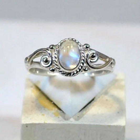 Exquisite Moonstone Engagement Ring Wedding Band Charming Jewelry Casual Accessory Christmas Anniversary Gift Bridal Rings for Women Size 5-11