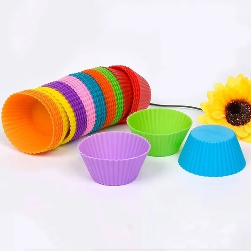 12PCS silicone muffin cups, silicone molds in the form of baking cups for kitchen baking tools, cakes and muffin pans (random color)
