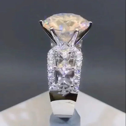 Luxury Fashion Female Jewelry 6ct Diamond Ring Natural Gemstone White Sapphire Birthstone 925 Sterling Silver Bride Engagement Wedding Ring