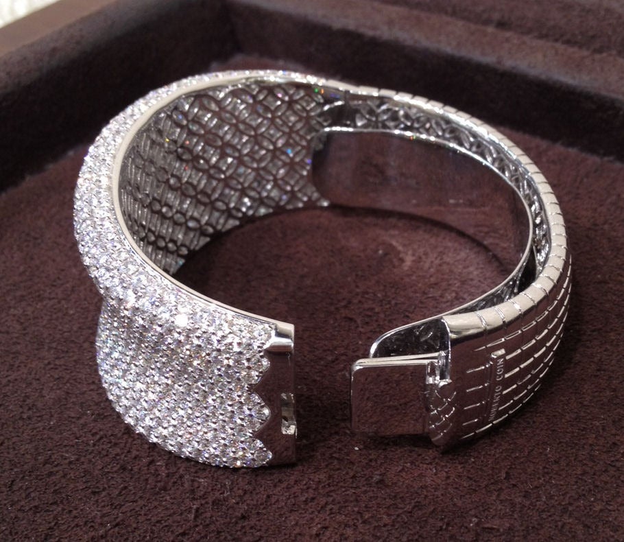 https://a.1stdibscdn.com/archivesE/jewelry/upload/415/135/415_1384190288_7.jpg