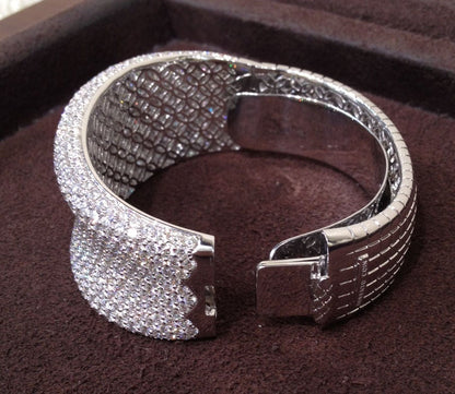 https://a.1stdibscdn.com/archivesE/jewelry/upload/415/135/415_1384190288_7.jpg