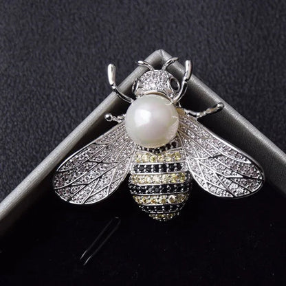 4 styles Honey Bee Brooch Lapel Pins for Women Crystal Insect Themed Bee Brooches with Faux Pearl Fashion Gift for Birthday Dating Party Anniversary