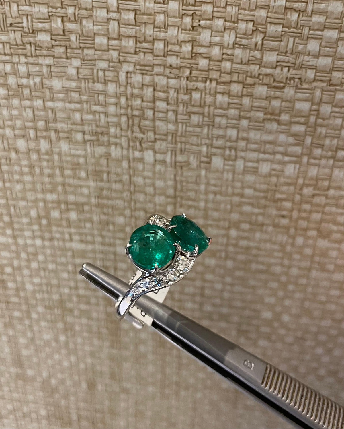 https://a.1stdibscdn.com/circa-1950s-emerald-and-diamond-ring-set-in-platinum-for-sale-picture-5/j_415/j_1127971664907614621/E8A0AF19_992D_48D3_90DA_86077083E1CE_master.jpeg