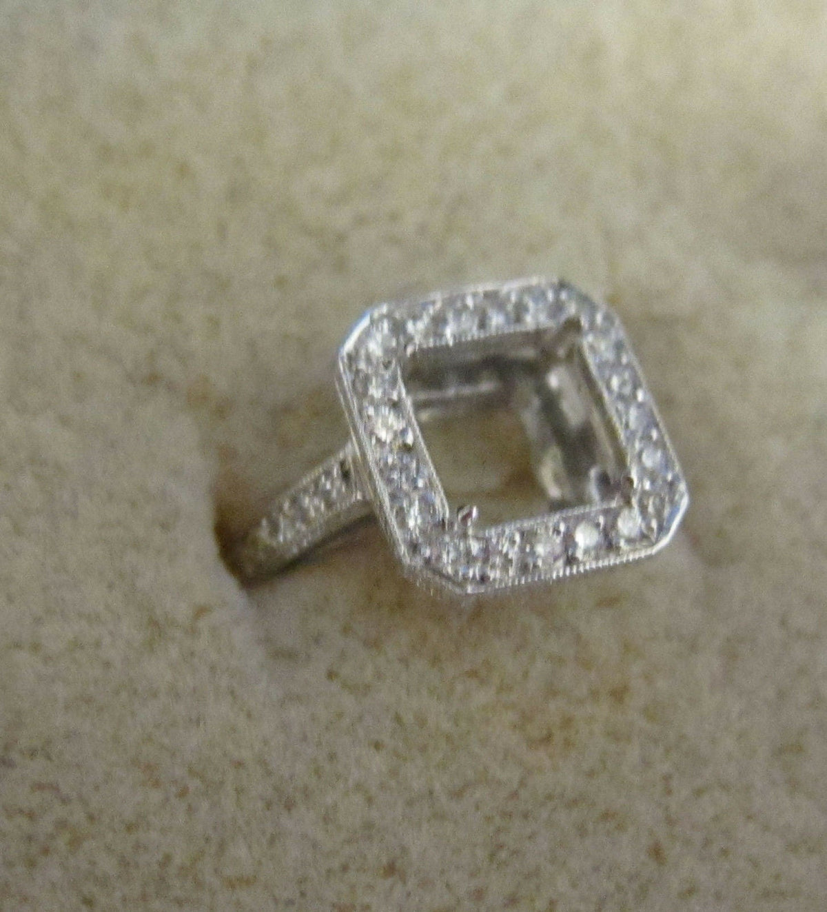 DIAMOND SETTING SQUARE BOX TOP SET SIDE HALF WAY SET
