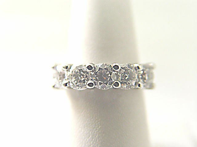 DIAMOND 5 ROUND BR SHAPE SET COMMON PRONG SET BAND DIAMOND ANNIVERSARY BAND