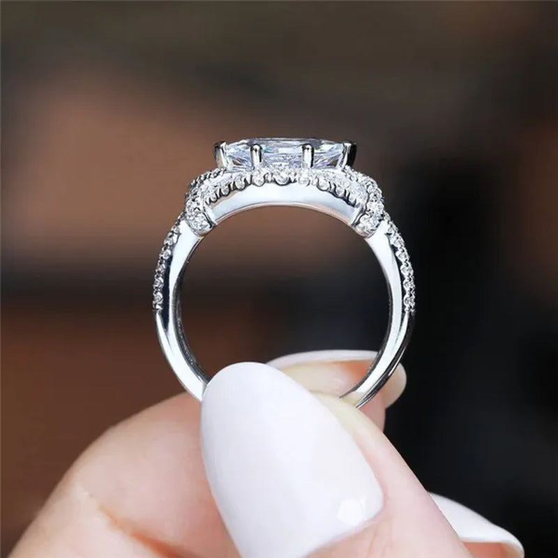 Exquisite Marquise Cut Natural Gem Moissanite 18K White Gold Women'S Ring Simula