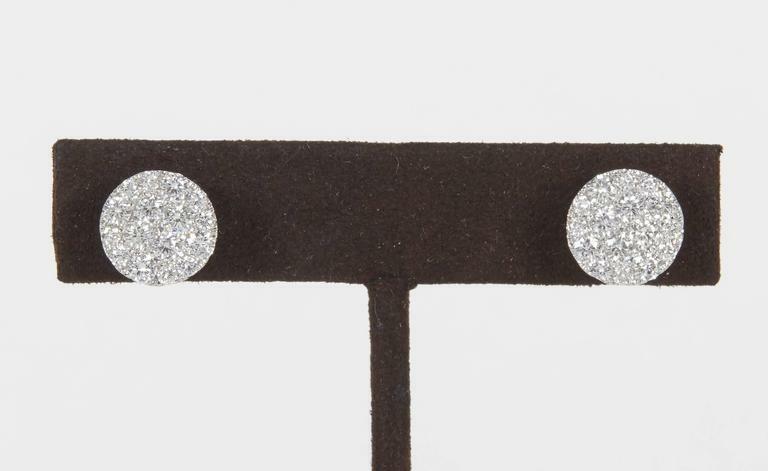 1.69 carats of FG color VS clarity diamonds set in 18k gold mounting Suds