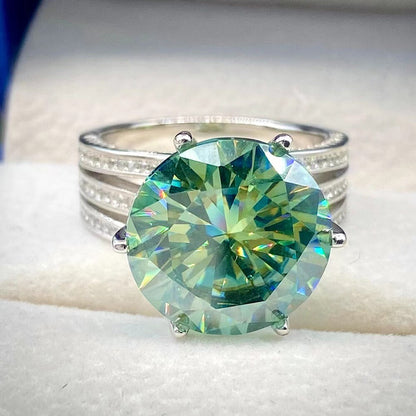 10 Carat Green Color Moissanite Ring S925 Silver Plate Pt950 White Gold