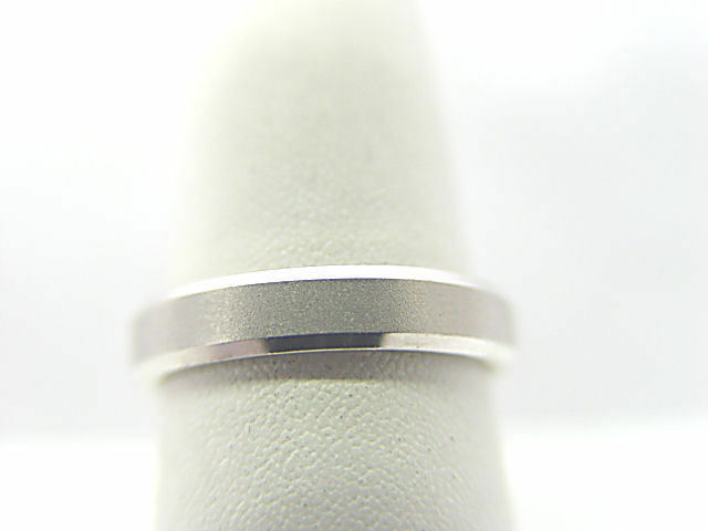 14 K WHITE GOLD BRUSHED POLISHED WEDDING BAND