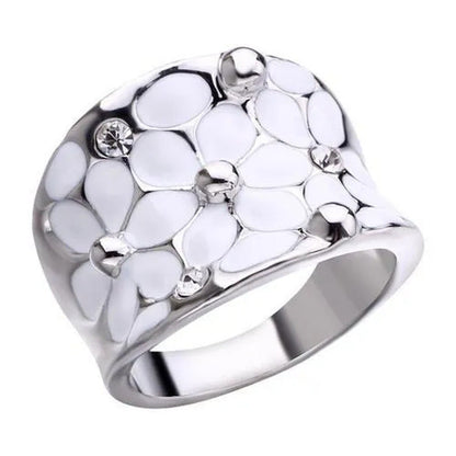 Ladies White Flower Pattern Ring