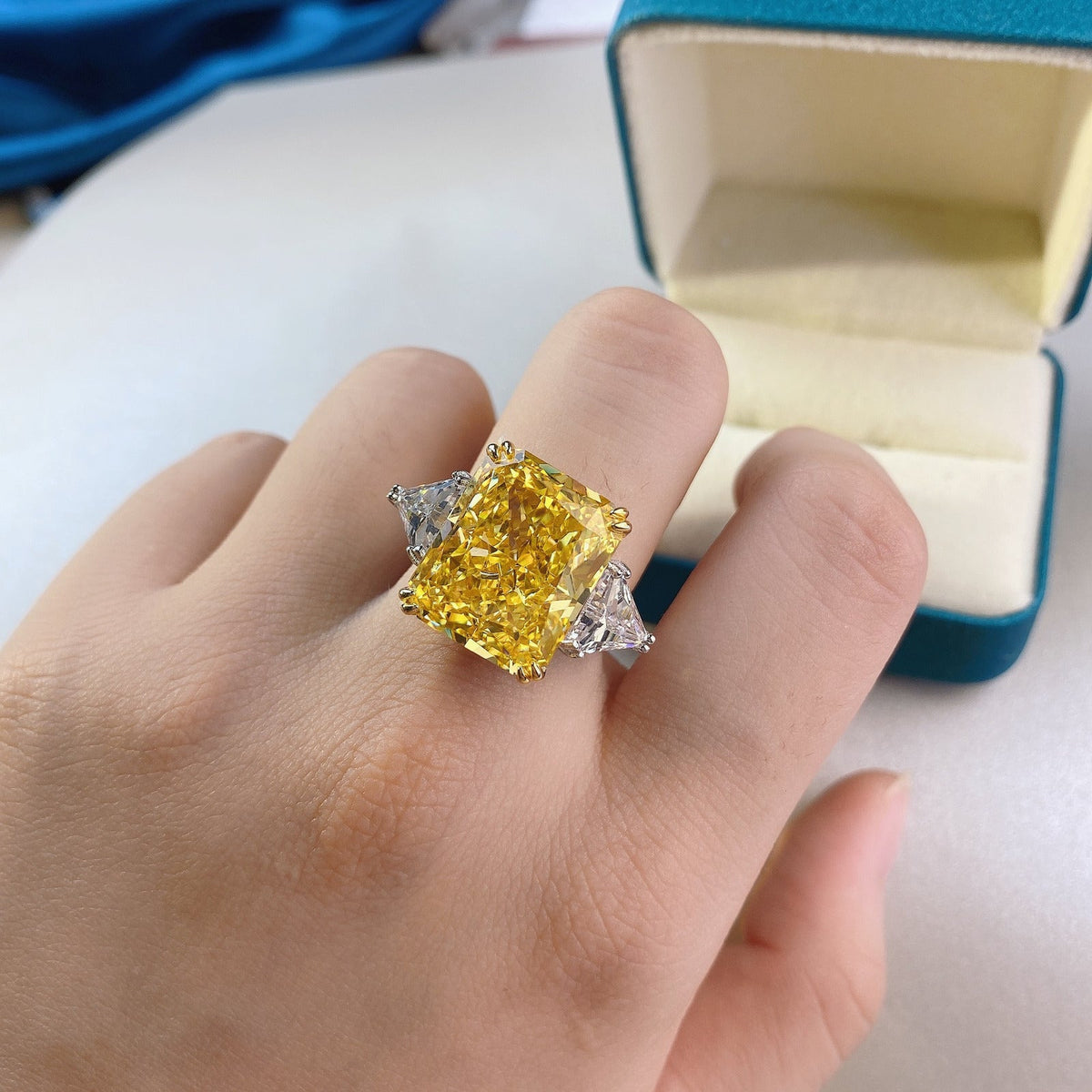 Exaggerated Atmosphere Retro High Carbon Diamond Ring