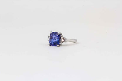 8.02 CT TANZANITE CUSHION CUT SET .75 CT TRAPEZOID TANZANITE DIAMOND RING 18 K