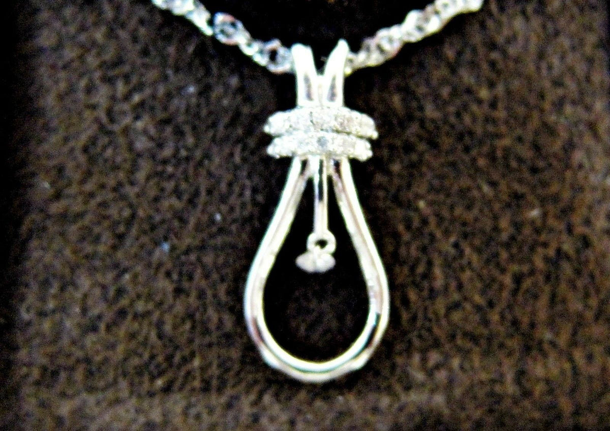 DIAMOND PENDANT INCLUDED CHAIN