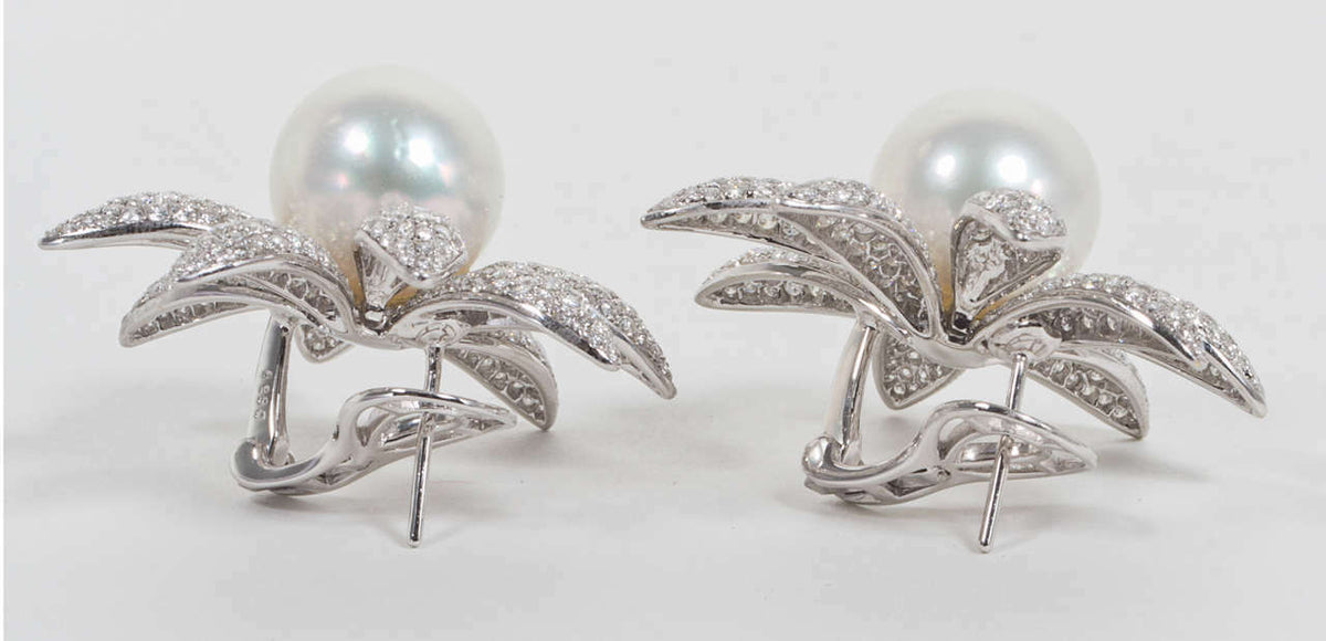 SOUTH SEA PEARL WITH DIAMOND ROUND BRILLIANT SHAPE EARRING