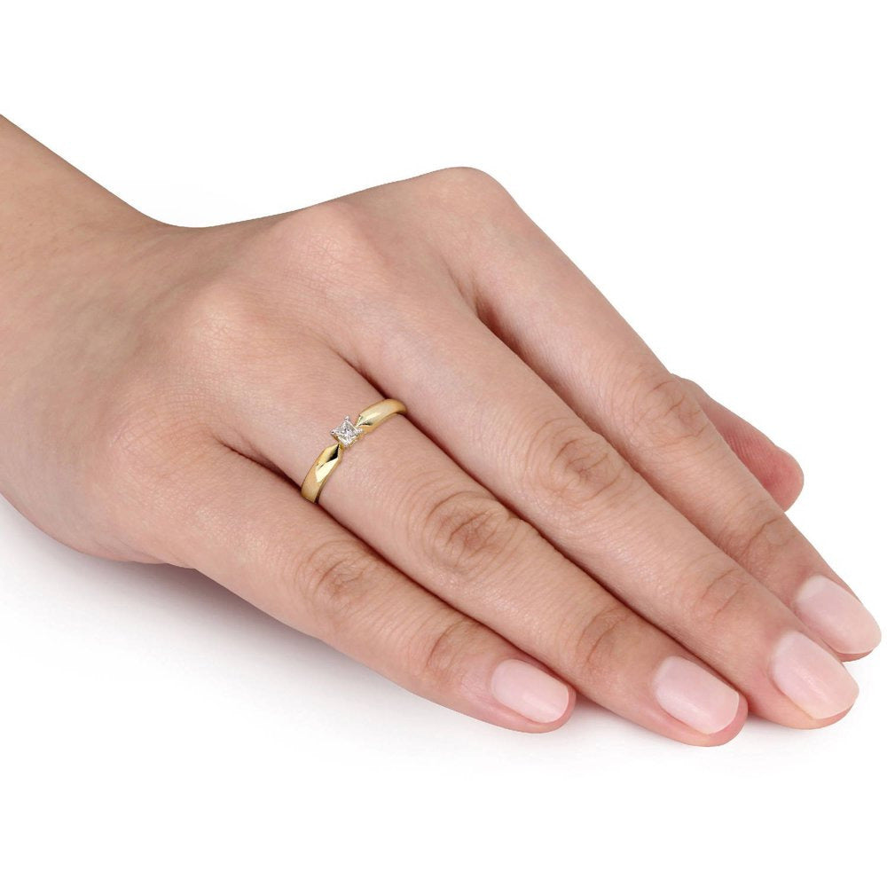 1/10 Carat T.W. Princess Cut Diamond Solitaire Ring in 10Kt Yellow Gold