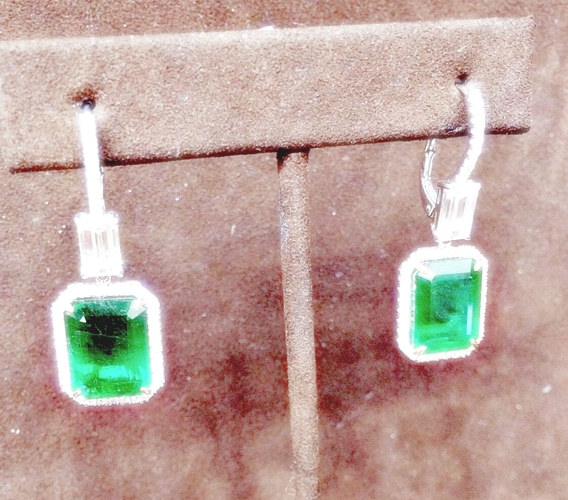 EMERALD 2 EMERALD SHAPE DIAMOND EMERALD SHAPE AND ROUND DROP HALO