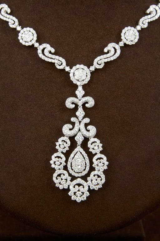 Diamond necklace featuring 15.01 carats of F/G diamonds set in 18k white gold