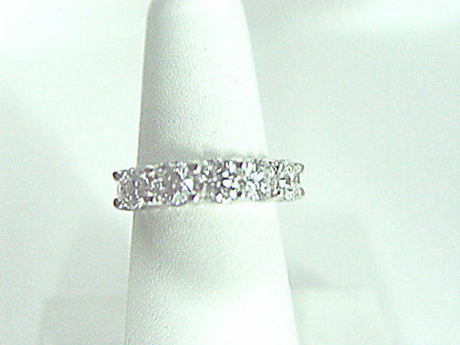 DIAMOND 5 ROUND BRILLIANT SHAPE COMMON PRONG SET BAND